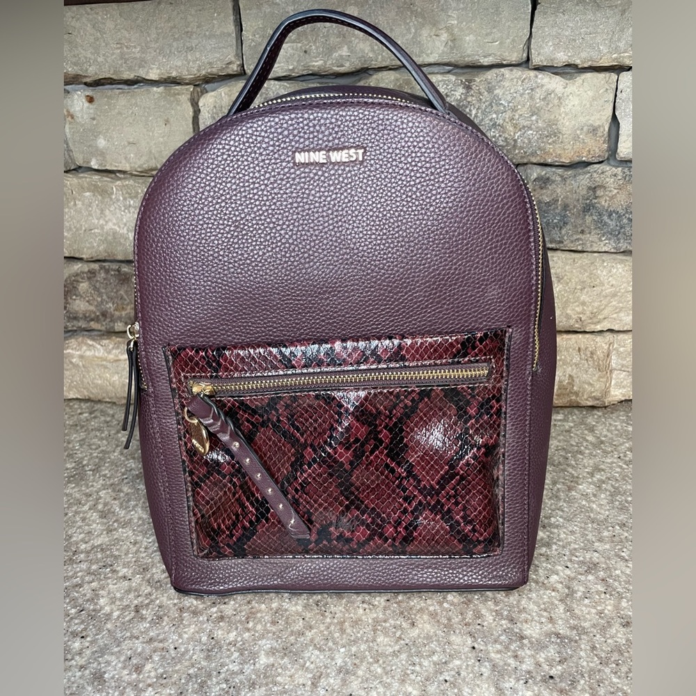 Burgundy Nine West backpack Purse excellent condition - Picture 3 of 7